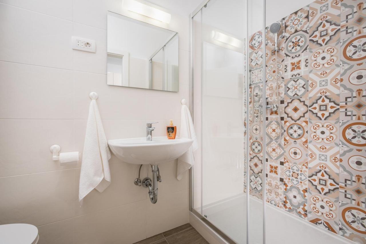 Studio Apartment Romana Split Bagian luar foto