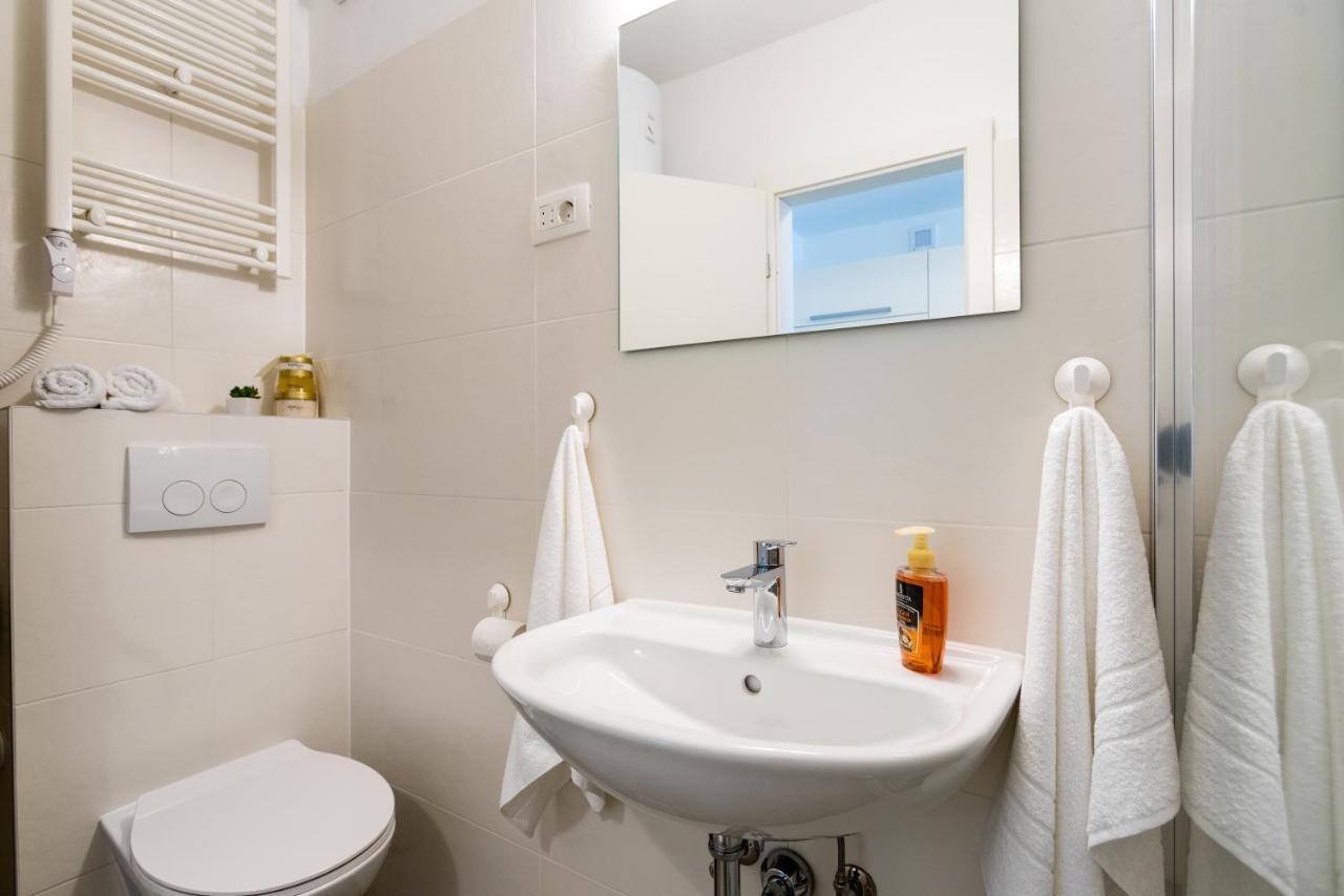 Studio Apartment Romana Split Bagian luar foto